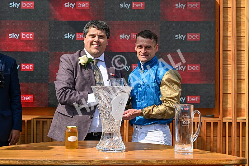220826-Race 1-Archivist-2649 - Race 1 13.50pm Sky Bet Strensall Stakes