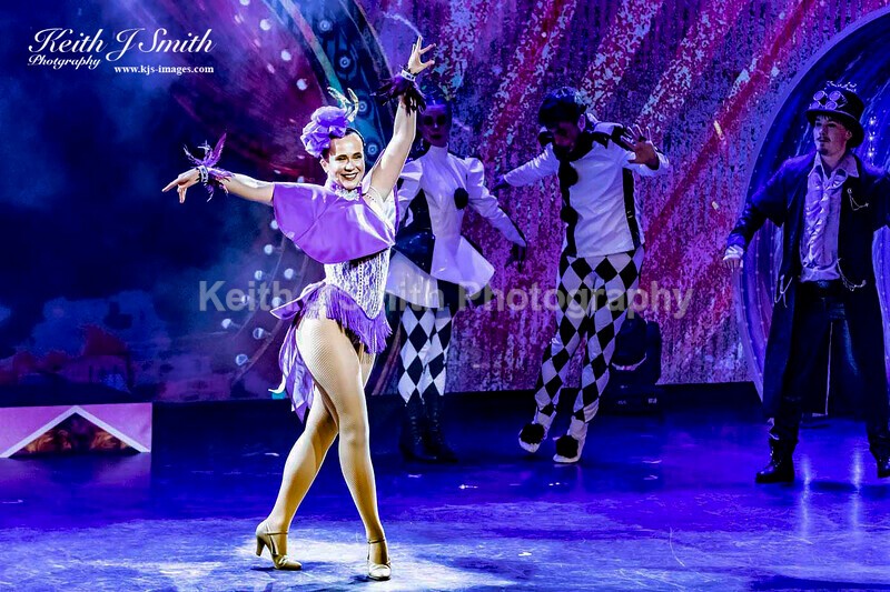 7KJS1353 - Ambition show team