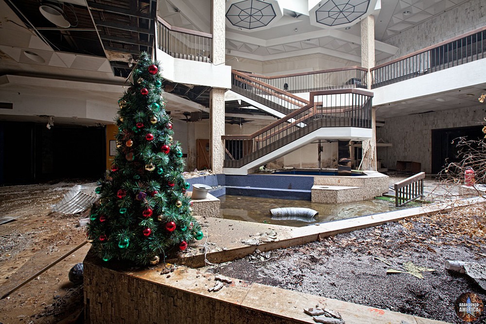 Randall Park Mall (North Randall, OH) | Less Than Merry Christmas - Randall Park Mall