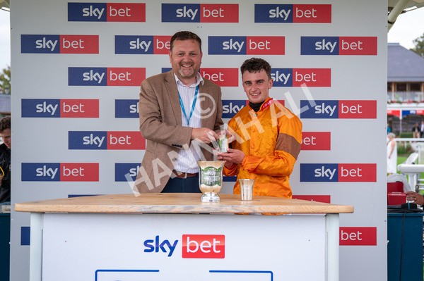 080925-Race 7-Canvas-4434 - Race 7 5.30pm Sky Bet, For The Fans Mile Apprentice Handicap