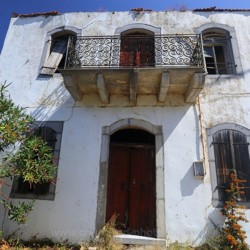 Derilict building in the village of Vrachasi, Crete, Greece.  ref3438 - Europe