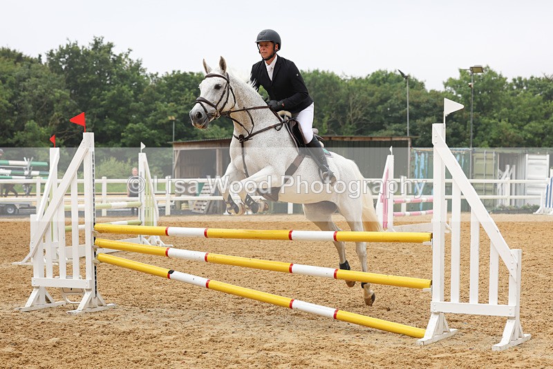 3E7A5511 - Class 4: Senior British Novice/90cm open