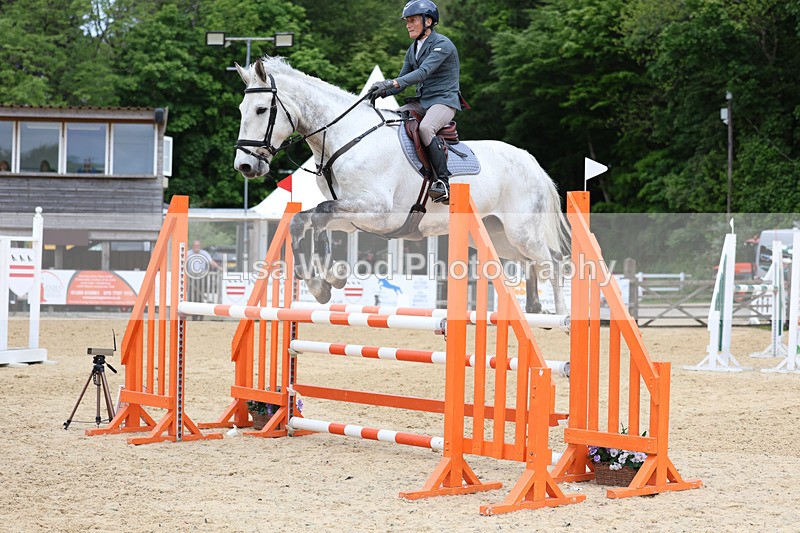 3E7A9496 - Class 8: Senior Newcomers/1.10m open