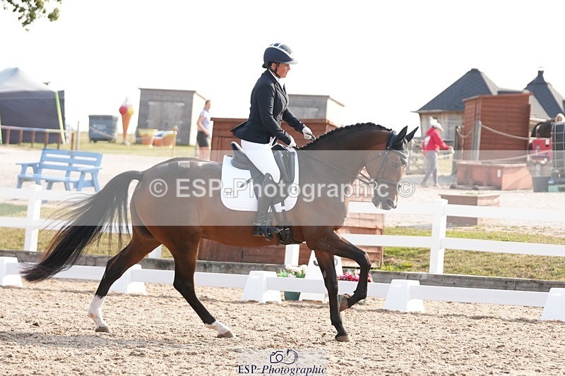 250817-091529-07115 - 047-Hannah.RogersWoodendfarm.Viva