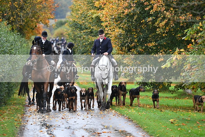 WJ5_6062 - B&B walk back for Hunt Tea !