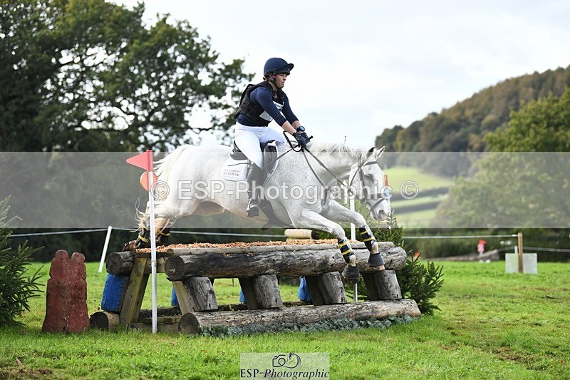 231021-133956-18100 - 437-DONBEG.GREY-Hannah.Underhill-SC+XC