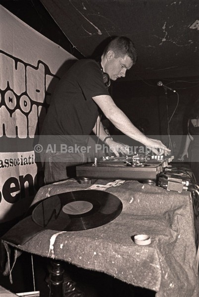 28 mark-rae - Friends-&-Family @ the-roadhouse 16.12.00