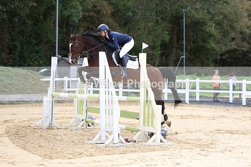 3E7A1999 - Class 4: Senior British Novice/90cm open