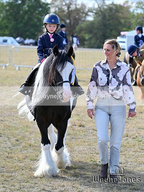 WJ7_0014 - Kellie and Nancy at Swallowfield 31-08-26