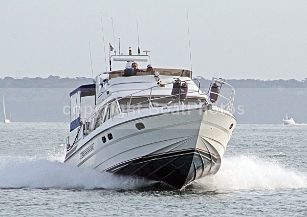 091018 CAPESEA IMG_2594 - Flybridge Cruisers