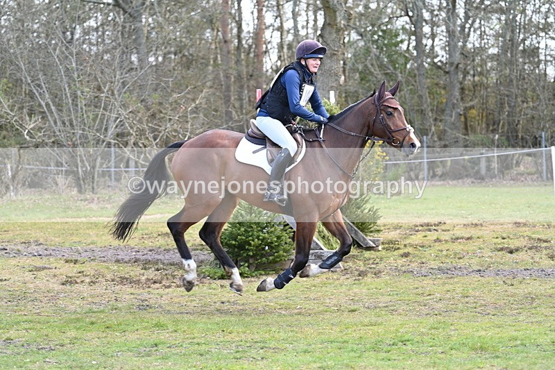 WJ7_0088 - Time 10:13 to 10:38 Times at the Fence
