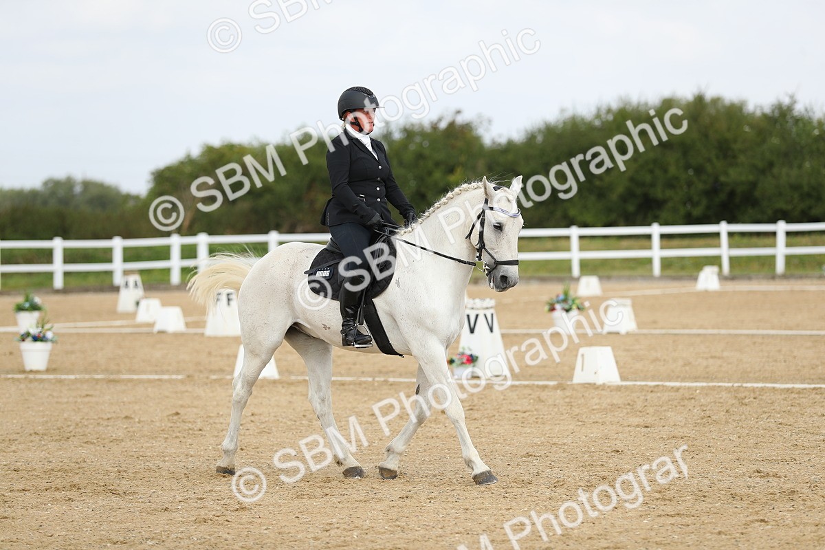 SBM_016330 - Class 13 - Novice 23 - 11.25-12.35