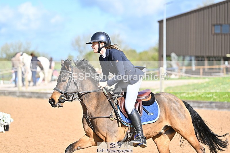 240504A-094856-00985 - Cls 1 Pony Intro 70cm