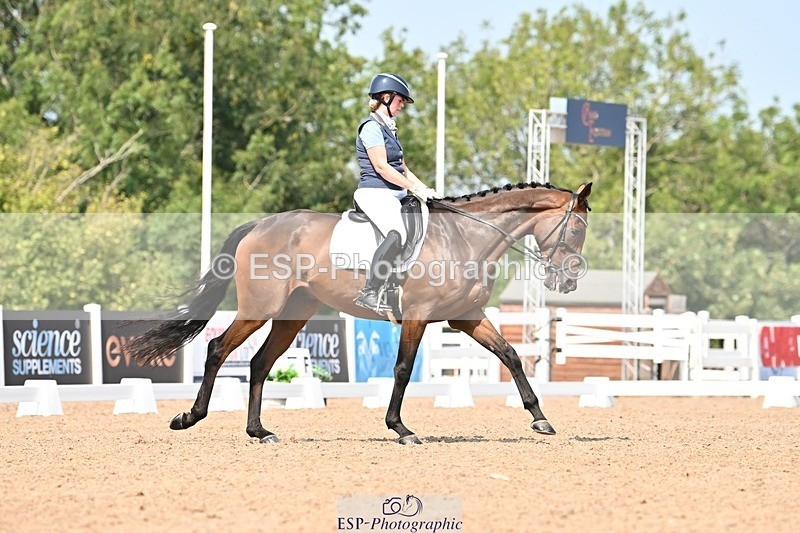 250816-131556-04630 - 092-Nikki.HandHigher.Ground