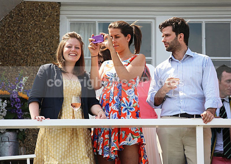 130706 SPECTATORS WT7A1102 - HENLEY ROYAL REGATTA - Saturday 6th July 2013
