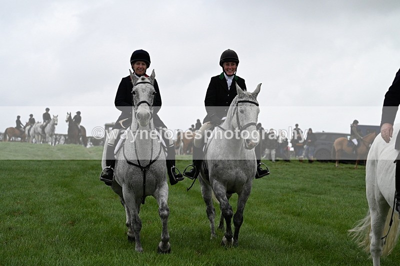 WJ7_8757 - Meet Staff & Hounds