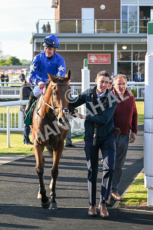 220425-Race 4-Jez Bomb-9151 - Race 4