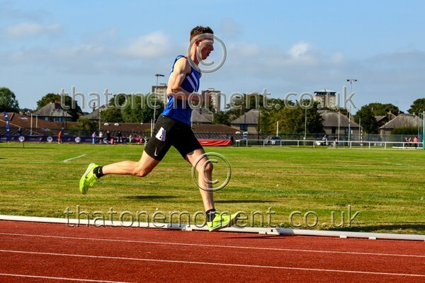 Age25SAT-918132 - Track Male