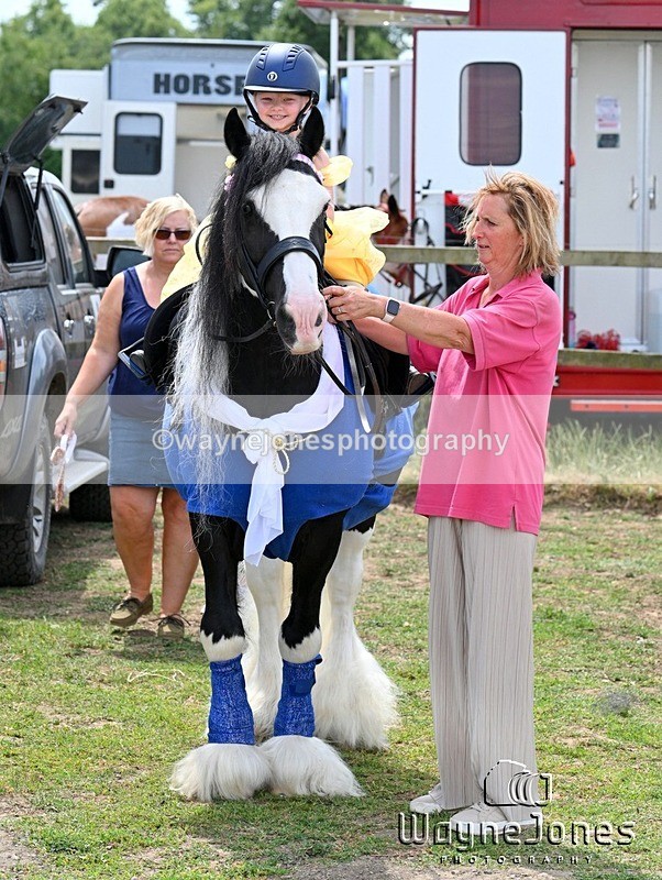 WJ7_0752 - Nancy & Churchill's first Show 22-06-25