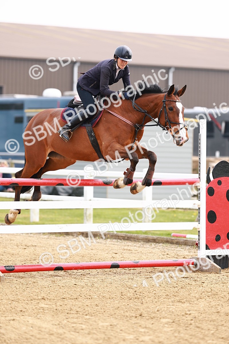  - Class 19 - Senior Foxhunter - 1.20m