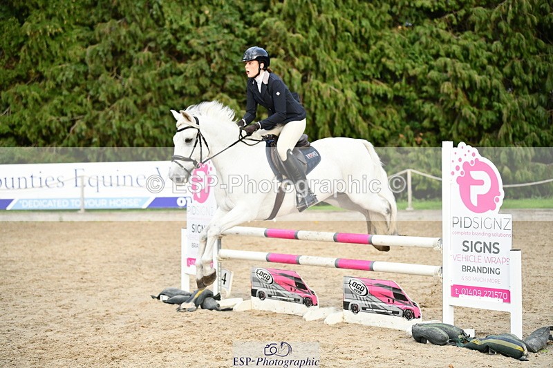 251004A-172808-02445 - Classes 12 & 13 90cm