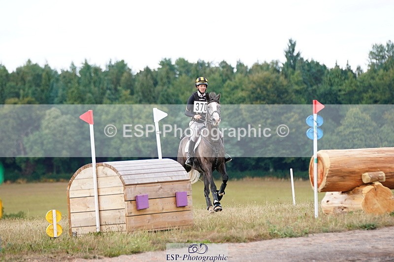 250802A-175848-09066 - H-370-Tom.Rowland-STRACOMER.CANDY.TOWN