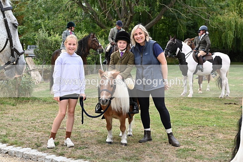 WJ6_3737 - Berks & Bucks - The Old farmhouse - Hound Exercise 20-08-25