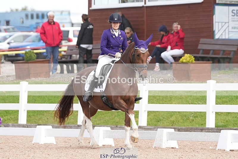 250906-132436-03619 - 017-Natalie.RosewarnePenpont.Fancy.That