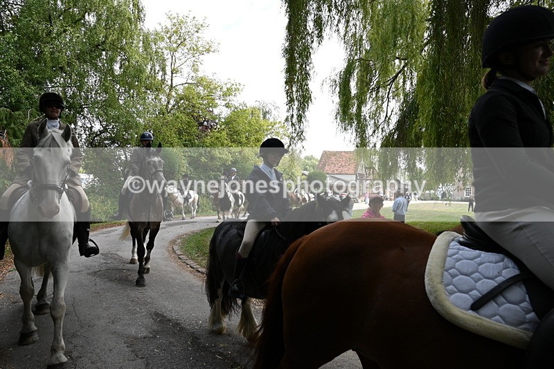 WJ6_4023 - Berks & Bucks - The Old farmhouse - Hound Exercise 20-08-25