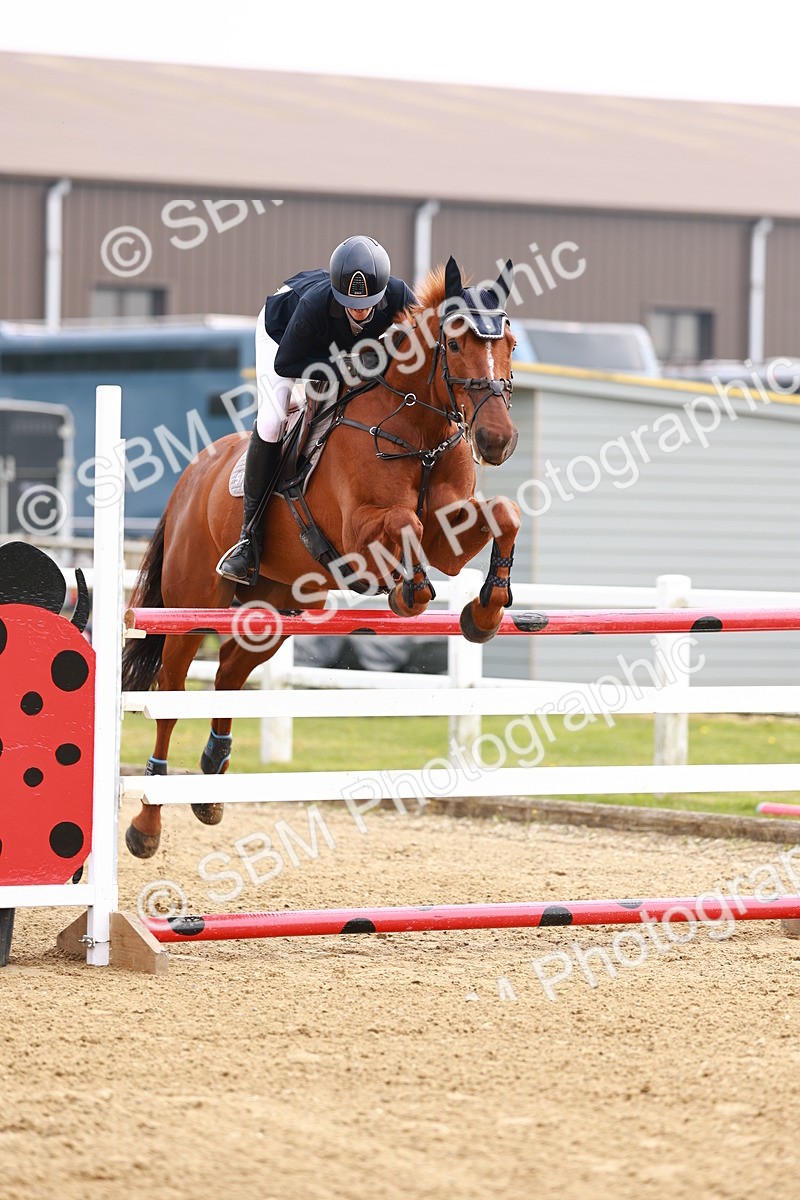  - Class 19 - Senior Foxhunter - 1.20m