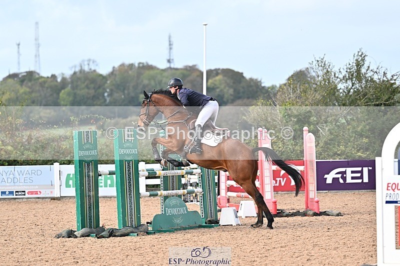 261014-125631-00520 - Cls  05 Snr Newcomers & 1.10m Open