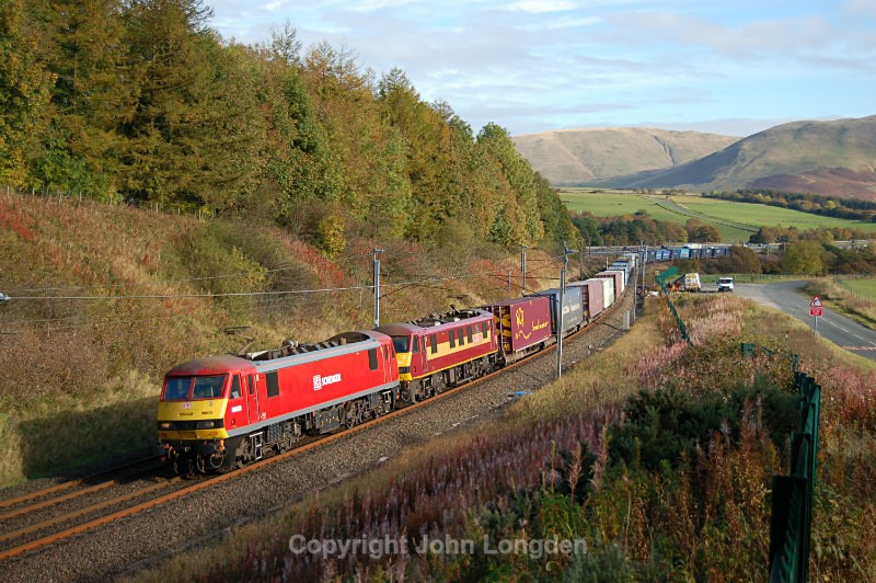 JL - 19.10.15 90029 & 90037 4M25 Mossend - Daventry, Beckfoot - West Coast Main Line (north to south)