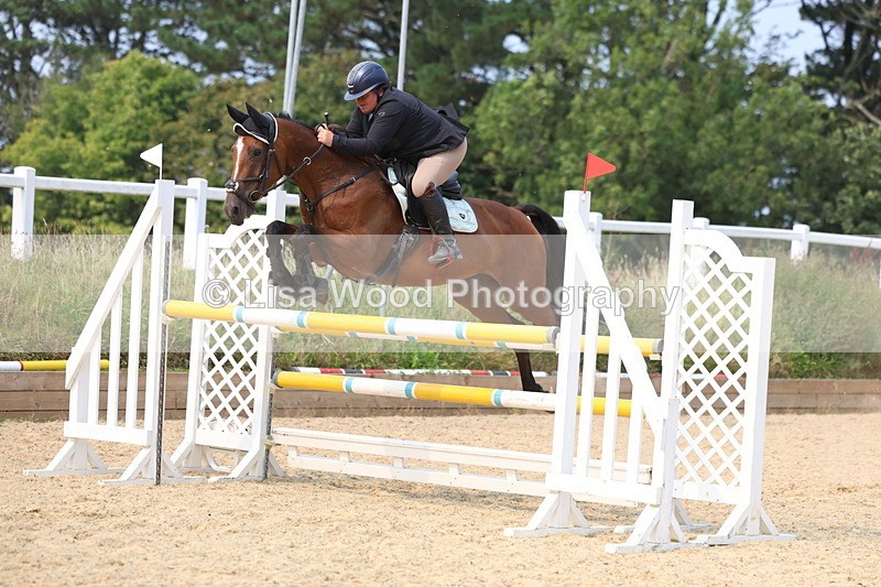 3E7A2552 - Class 8: Senior Newcomers/1.10m open