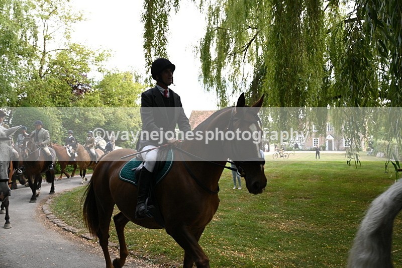 WJ6_3995 - Berks & Bucks - The Old farmhouse - Hound Exercise 20-08-25