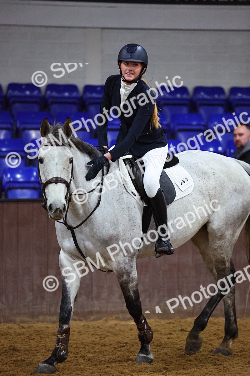 SBM_002929 - Class 6 - Holly & Ivy Stakes - 90cm