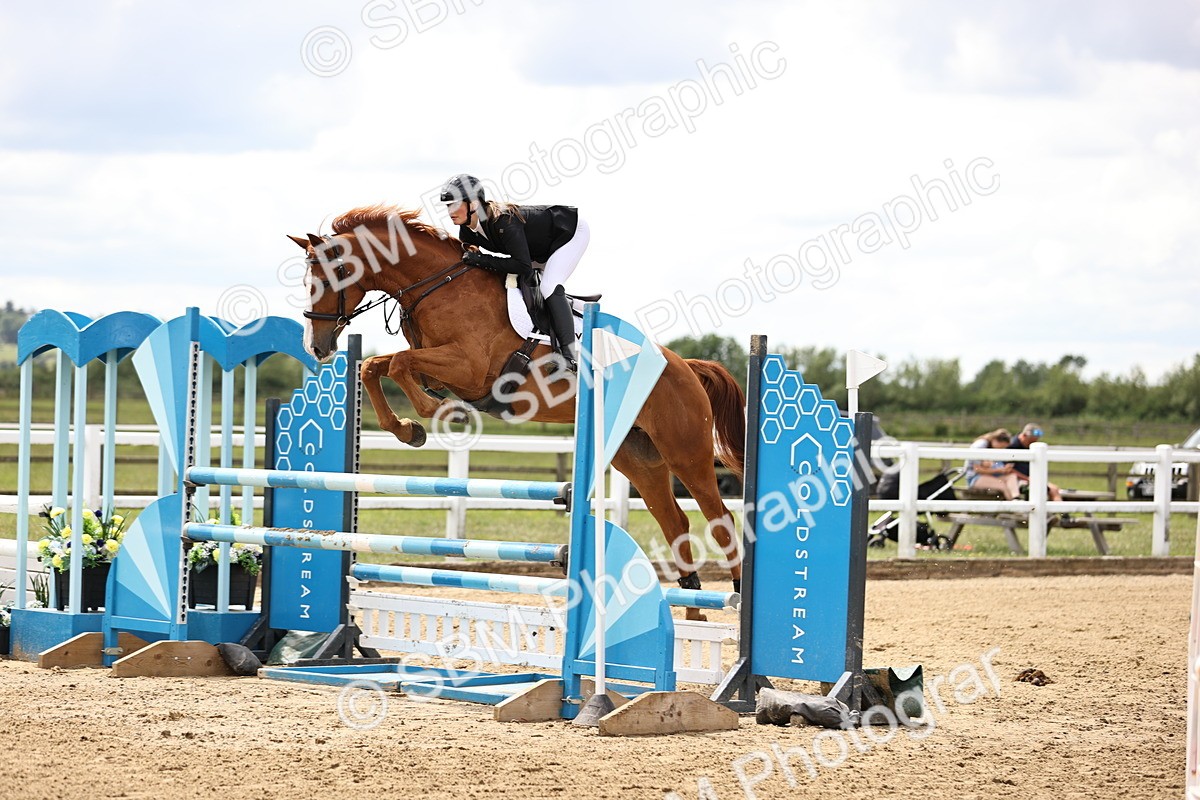 SBM_003066 - Class 11 - Senior Newcomers - 1.10m