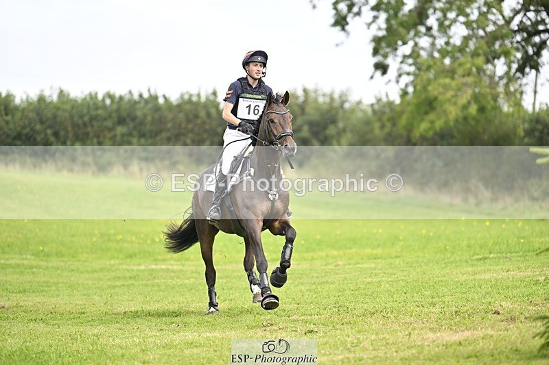 240831A-124145-02332 - 016-Max.Forster-FLO.CORMINT