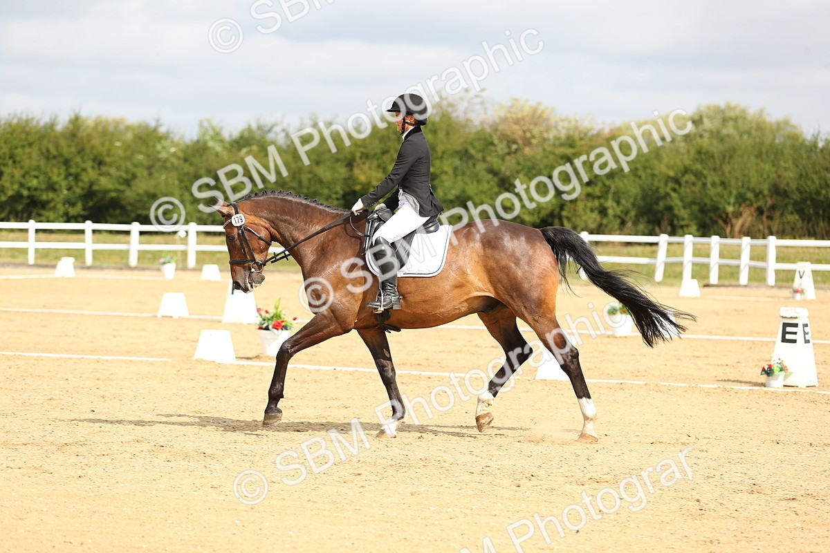 SBM_015664 - Class 13 - Novice 23 - 9.54-11.04