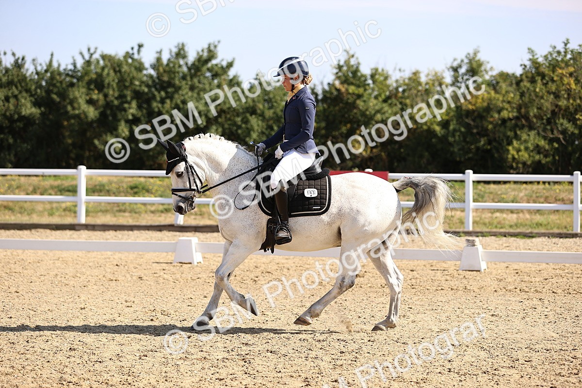 SBM_008734 - Novice 5 - 08.30-9.33