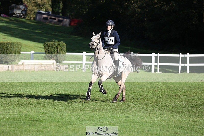 231022-102345-24497 - 619-GARVAGH.GOLDEN.OAK-Ella.Snow-TrotUp+SJ