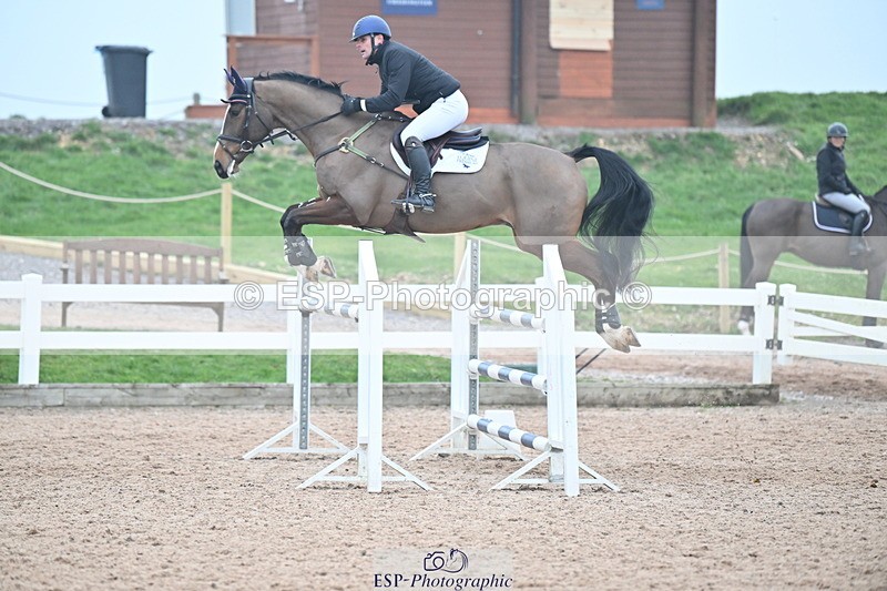 240113A-140858-02262 - Cls 13 Foxhunter and 1.20m Open