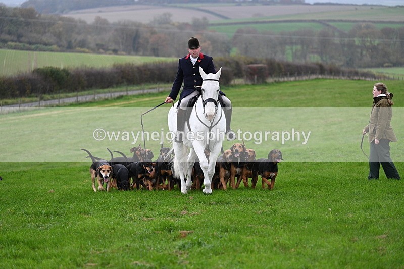 WJ7_8860 - Meet Staff & Hounds