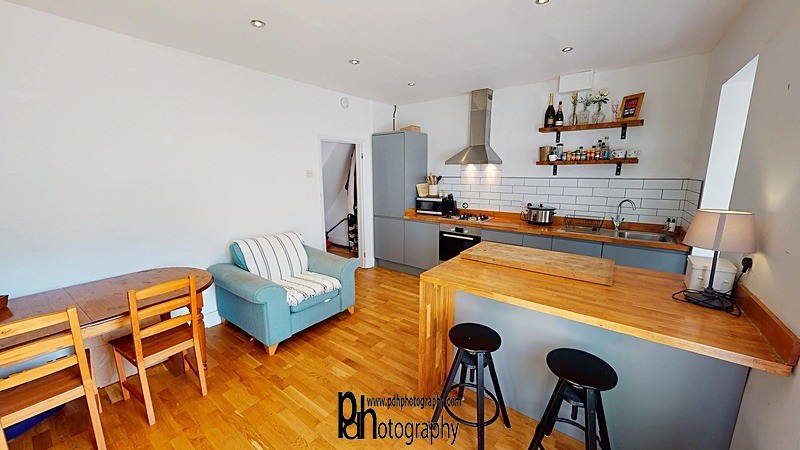 Kitchen Breakfast Room_134123 - Property(examples)