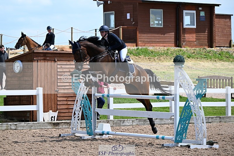 240605A-142636-00736 - Cls 4 Newcomers and 1.10m Open