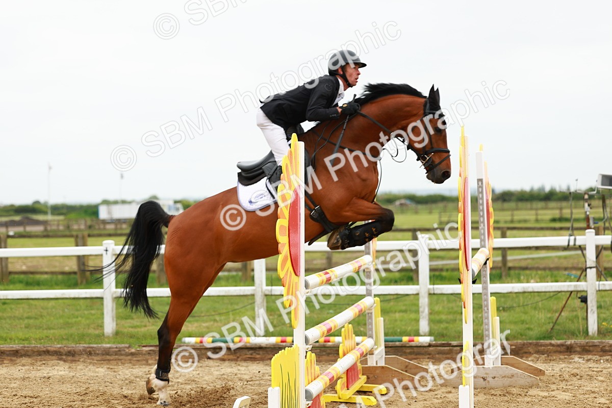 SBM_000944 - Class 5 - Senior Foxhunters - 1.20m