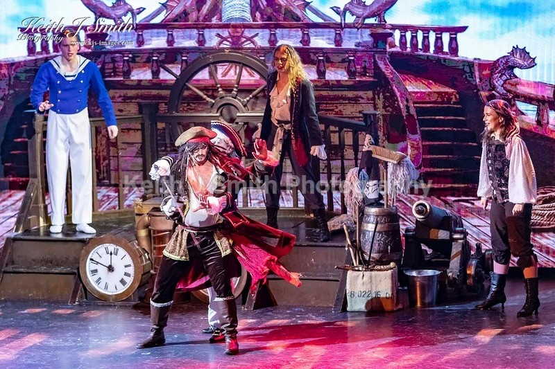 7KJS0993 - Ambition show team