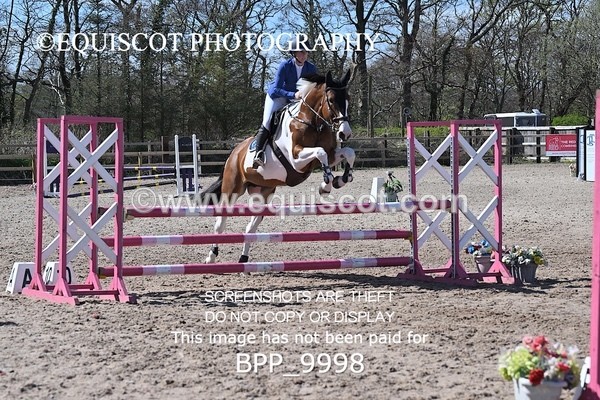 BPP_9998 - CLASS 19 SUN Senior British Novice/ 90cm Open