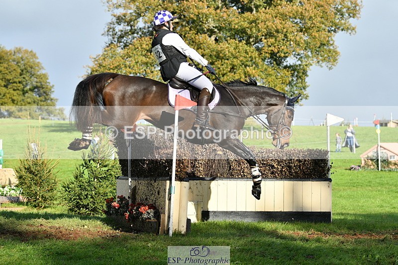 251025A-151901-21798 - G-562-Phoebe.Lagor