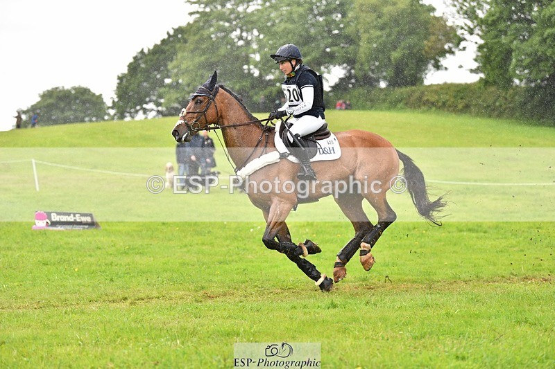 240526-134038-22612 - 520-LONDON_52-Laura_Collett