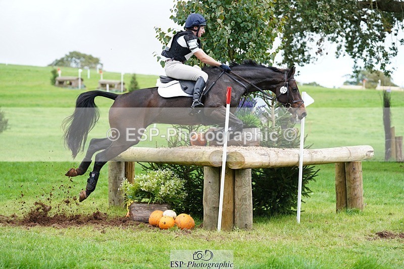 231020-142846-09522 - 133-FOXENHOLE-Laura.Elliott-XC